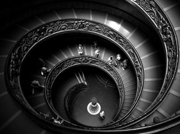 Винтовая лестница в музее Ватикана. 