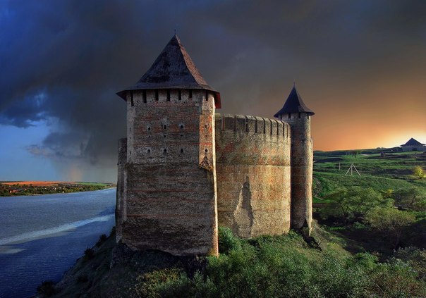 Замок в Хотине, Украина.