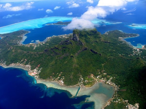 Хуахине — один из островов во Французской Полинезии в Тихом океане, входящий в группу островов Ливарда.