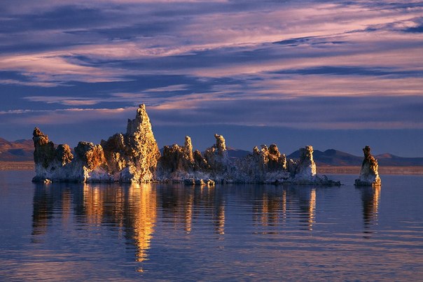 Волшебные замки озера Моно, Калифорния, США.