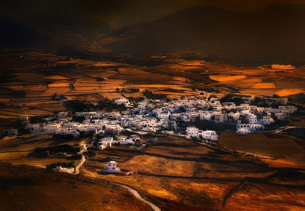 Поселок на острове Парос, Греция.