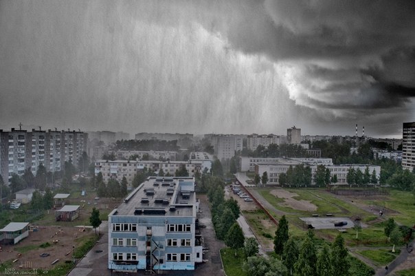 Начало сильнейшего ливня и крупного града над Архангельском, 17 июня 2013 г.