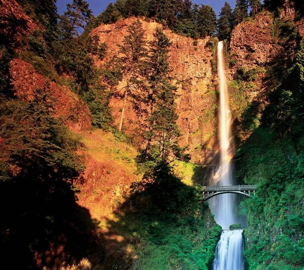 Водопад Малтнома, штат Орегон, США.
