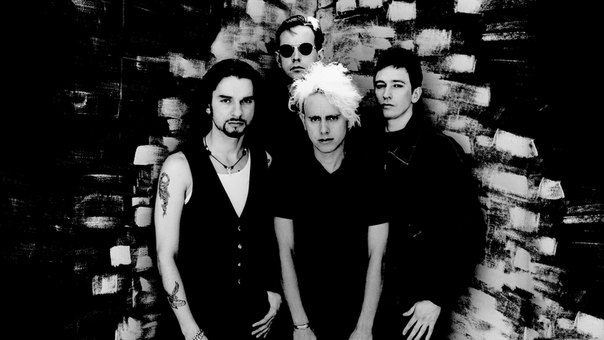 Depeche Mode — британский музыкальный коллектив, образовавшийся в 1980 году в городе Базилдон. Эта группа создала собственный стиль в жанрах электронной и рок-музыки и является одной из наиболее успешных и долгоживущих групп мира.