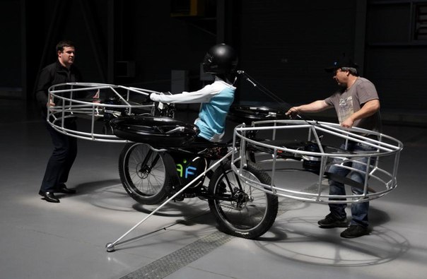Чешские инженеры создали летающий велосипед