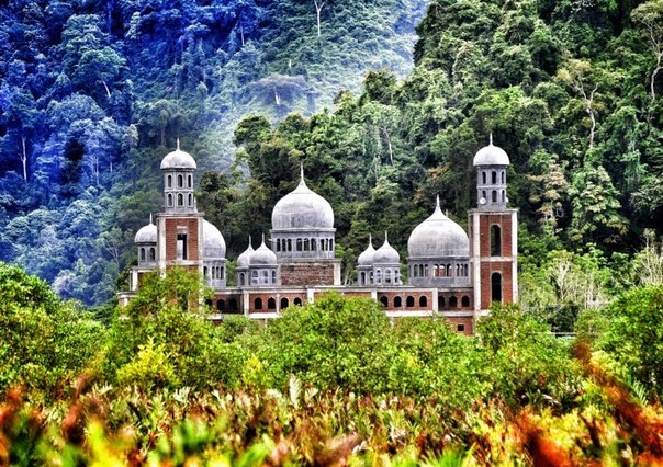 Мечеть в Индонезии.