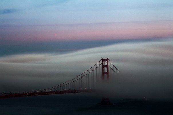 Фотограф Теренс Чанг (Terence Chang) часто снимает Сан-Франциско. Особенно интересны его фотографии города в тумане, сделанные на длинной выдержке.
