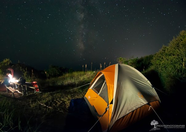 Один из самых популярных в мире видов отдыха – уехать подальше от цивилизации, разбить палатку и наслаждаться природой, закатами и звездным небом.