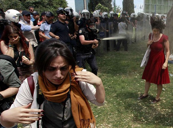 Турецкие демонстрантки
