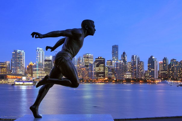 Статуя бегуна Гарри Джерома в Стенли-парке, Ванкувер, Канада