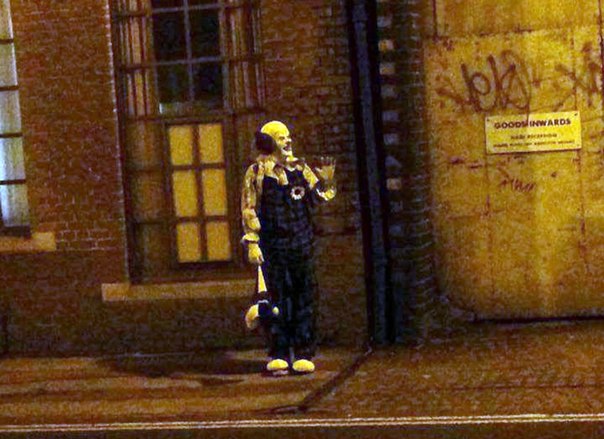 Оно из Нортгемптона: В английском городе завелся страшный клоун