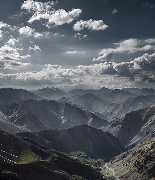 Эльбу́рс — горная система на севере Ирана, у южного побережья Каспийского моря.
