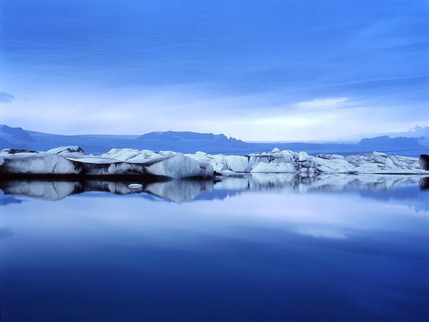 Лагуна и айсберги в Исландии.