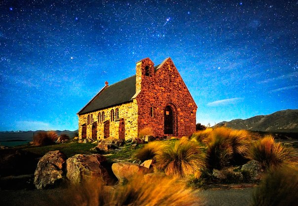 Церквушка близ озера Текапо, Новая Зеландия.
