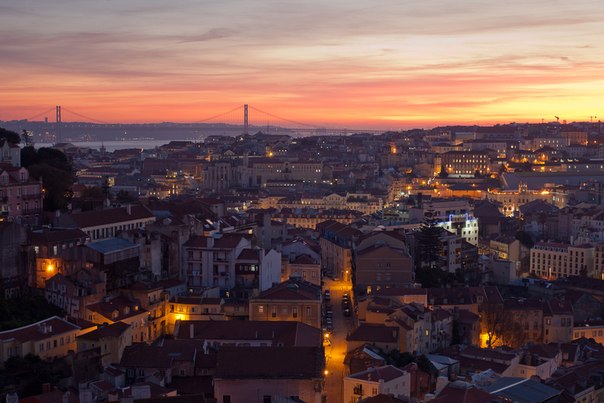 Лиссабон — столица, крупнейший город и главный порт Португалии.