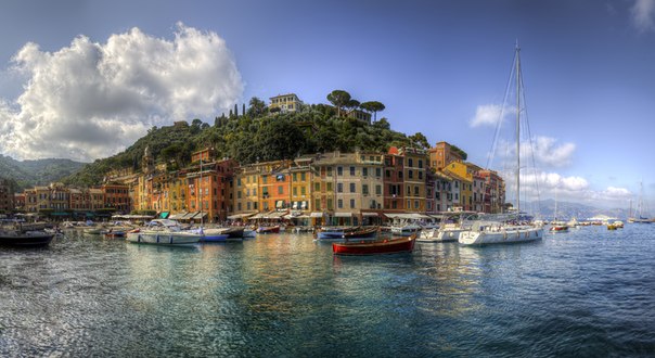 Портофино — небольшой рыбацкий город, находящийся в провинции Генуя. Один из наиболее живописных средиземноморских портов.