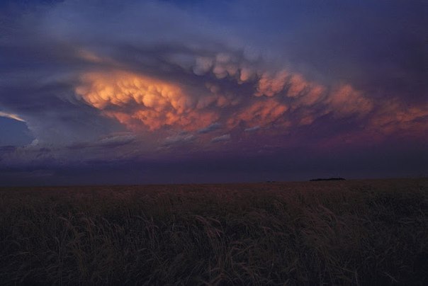 Закатное небо после грозы, штат Канзас, США. 