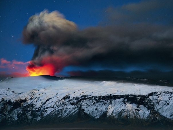 Вулкан Эйяфьядлайёкюдль, Исландия.
