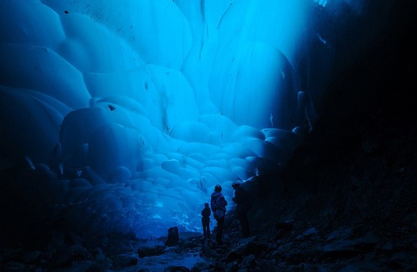 Ледниковая пещера на Аляске. 
