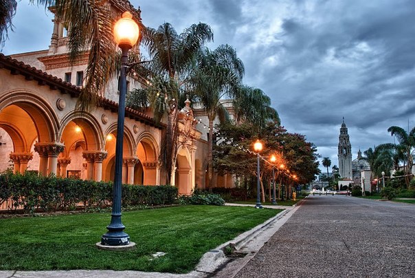 Бальбоа-Парк - один из крупнейших городских парков в США. Он расположен рядом с деловым центром Сан-Диего.