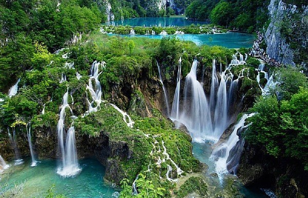Плитвицкие озёра — национальный парк в Хорватии.