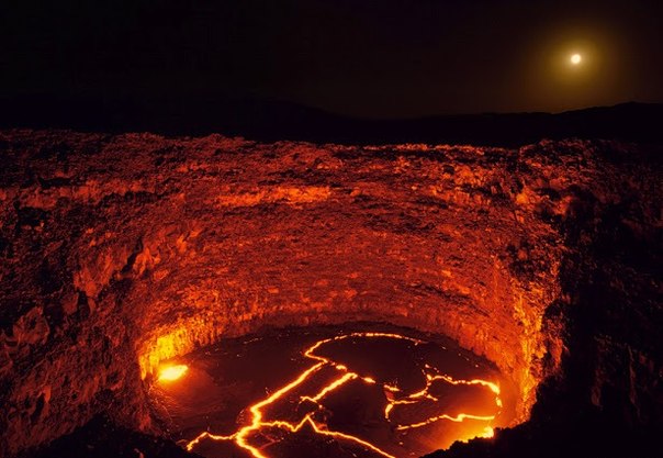 Лавовое озеро вулкана Эрта Але, Эфиопия.