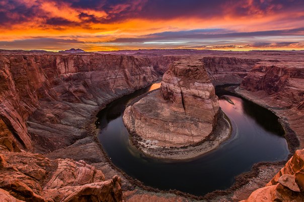 Подкова — название подковообразного меандра реки Колорадо на территории национальной зоны отдыха каньона Глен, США.