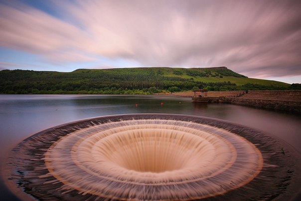 Водохранилище Ледибауэр — Y-образное водохранилище, находящееся в английском графстве Дербишир.