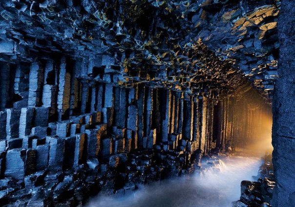 Пещера Фингал в Шотландии.