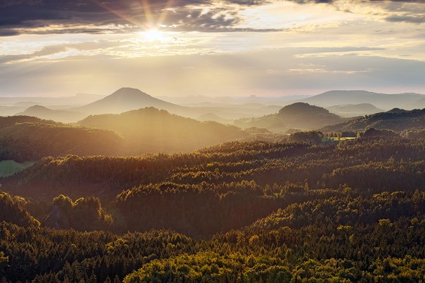 Чешская Швейцария — чешская часть Эльбских Песчаниковых гор, которые называются в германской части Саксонской Швейцарией.
