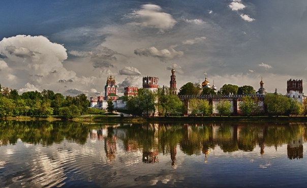 Новодевичий монастырь — православный женский монастырь Русской Церкви в Москве.