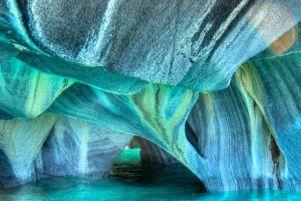 Мраморные пещеры озера Хенераль-Каррера