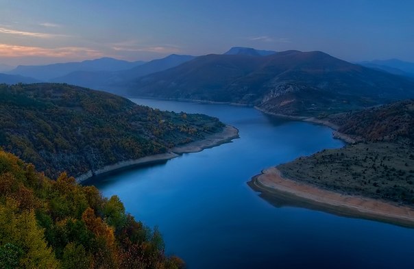 Родопы — горы на Балканском полуострове, в Болгарии.
