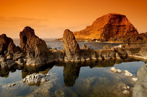 Мадейра — автономный регион Португалии, расположенный на одноимённом архипелаге в северной части Атлантического океана,