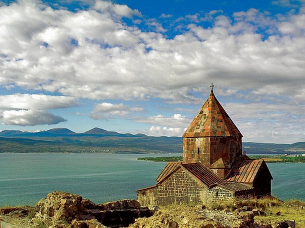 Севан-высокогорное пресноводное озеро в Армении, в регионе Гехаркуник. Севан — единственный крупный гарантированный источник пресной воды в Армении и крупнейший на всём Кавказе.