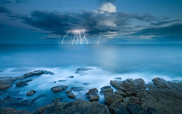 Гроза у побережья Австралии.
