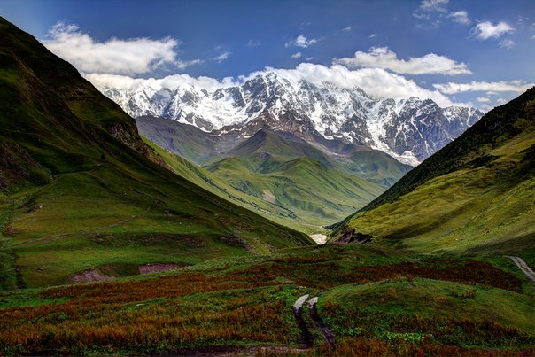 Шхара — горная вершина в центральной части Главного Кавказского хребта, высочайшая точка Грузии.