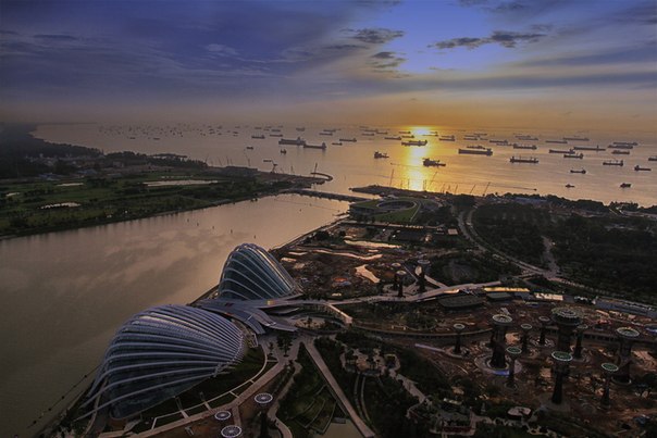 Сингапур — город-государство, расположенный на островах в Юго-Восточной Азии.