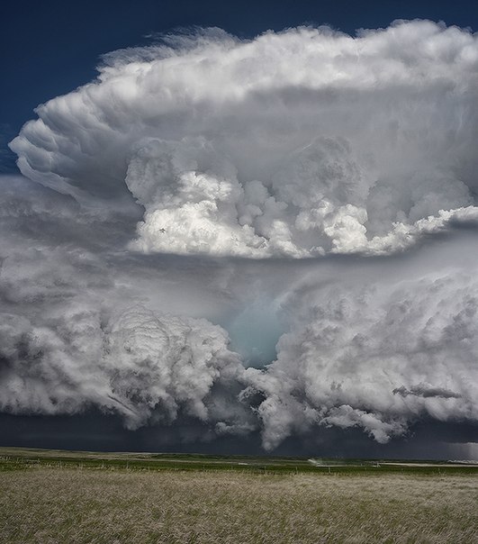 Грозовое облако над Грейт-Фо́ллз, штат Монтана, США.