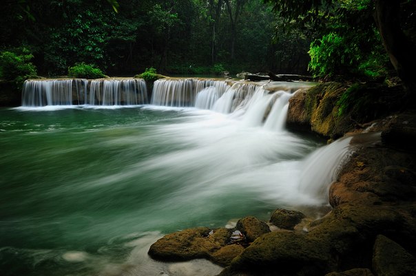 Водопад в Национальном парке Chet Sao Noi, Таиланд.