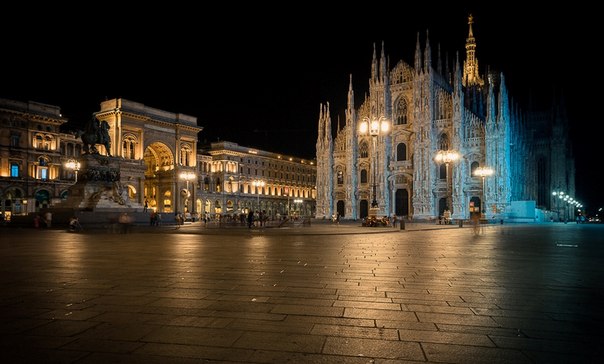 Миланский собор — кафедральный собор в Милане. Построен в стиле пламенеющей готики из белого мрамора. 