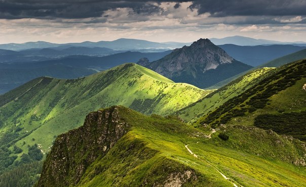 Малая Фатра — горный массив в северной Словакии.