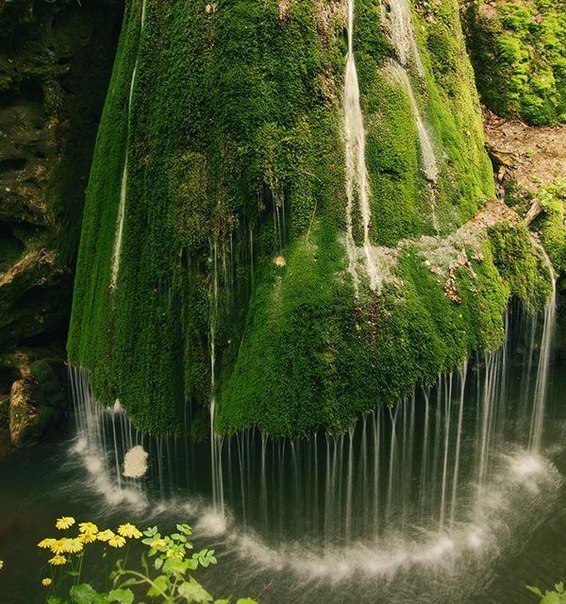 Водопад в регионе Караш-Северин, Трансильвания, Румыния.