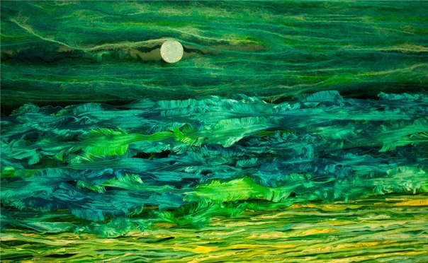 «Sperare» (итал.). Это не картина и не пейзаж, а цветные шерстяные нити, которые свисают со стены. Я попытался сделать эту фотографию похожей на морской пейзаж. Луна над морем – это шляпка гвоздя. Стокгольм, Швеция.