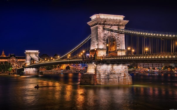 Цепной мост Сечени – подвесной мост на реке Дунай, соединяющий две исторических части Будапешта – Буду и Пешт.