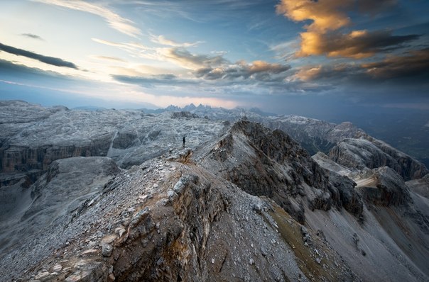 Пиц Боэ — это самый высокий пик массива Селла в Доломитовых Альпах. Находится на границе провинций Тренто, Больцано и Беллуно в северной Италии.
