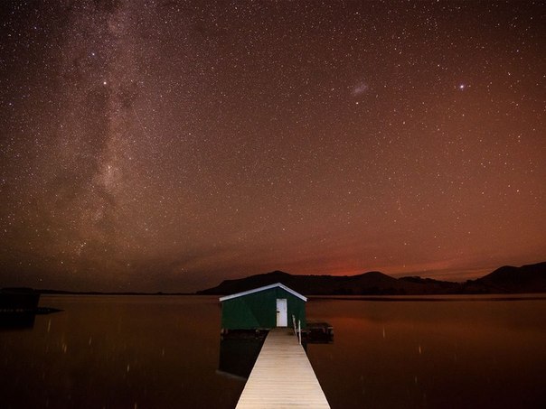 Млечный путь над островом Otago, Новая Зеландия.