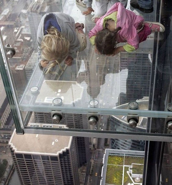 Стеклянный балкон на 103-м этаже небоскрёба в Чикаго