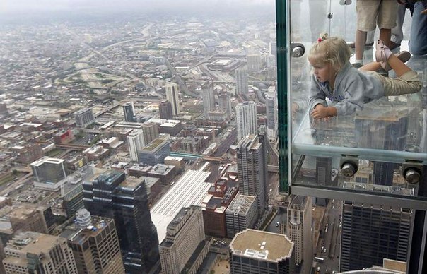 Стеклянный балкон на 103-м этаже небоскрёба в Чикаго