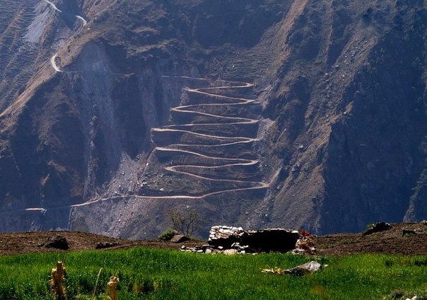Горная дорога в Непале.